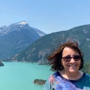 Meet your Posher, Holly